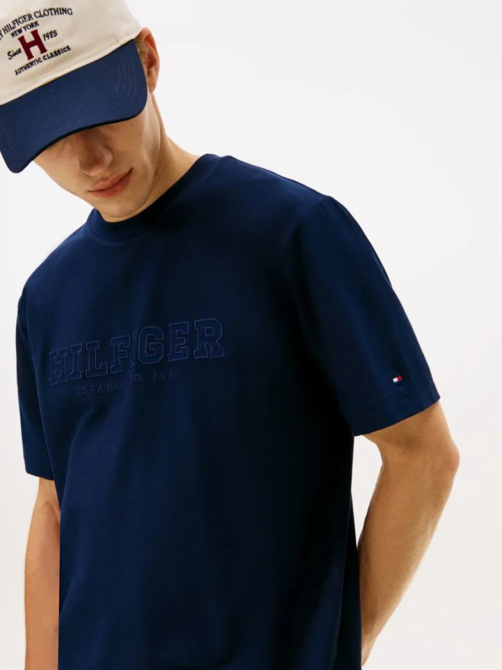 Camiseta Established 1985 Embroidery Relaxed Crew Neck Tommy Hilfiger