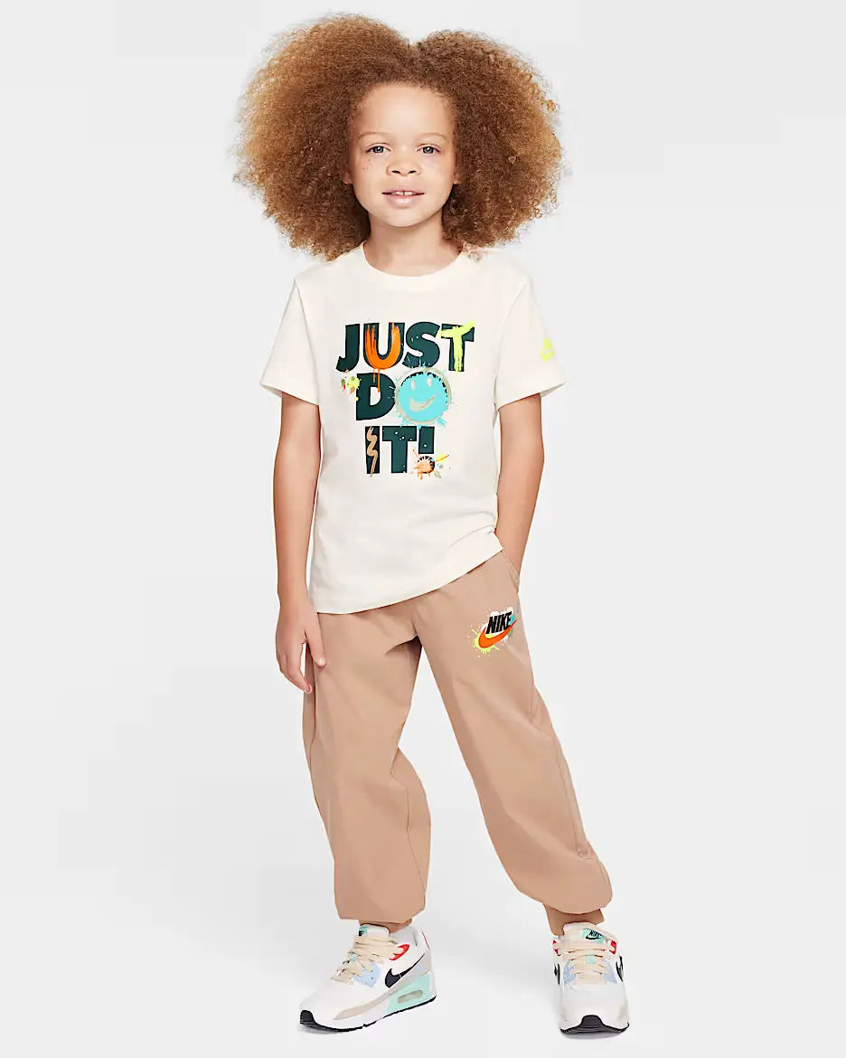 Camiseta Infantil Graphic 86M334 Nike