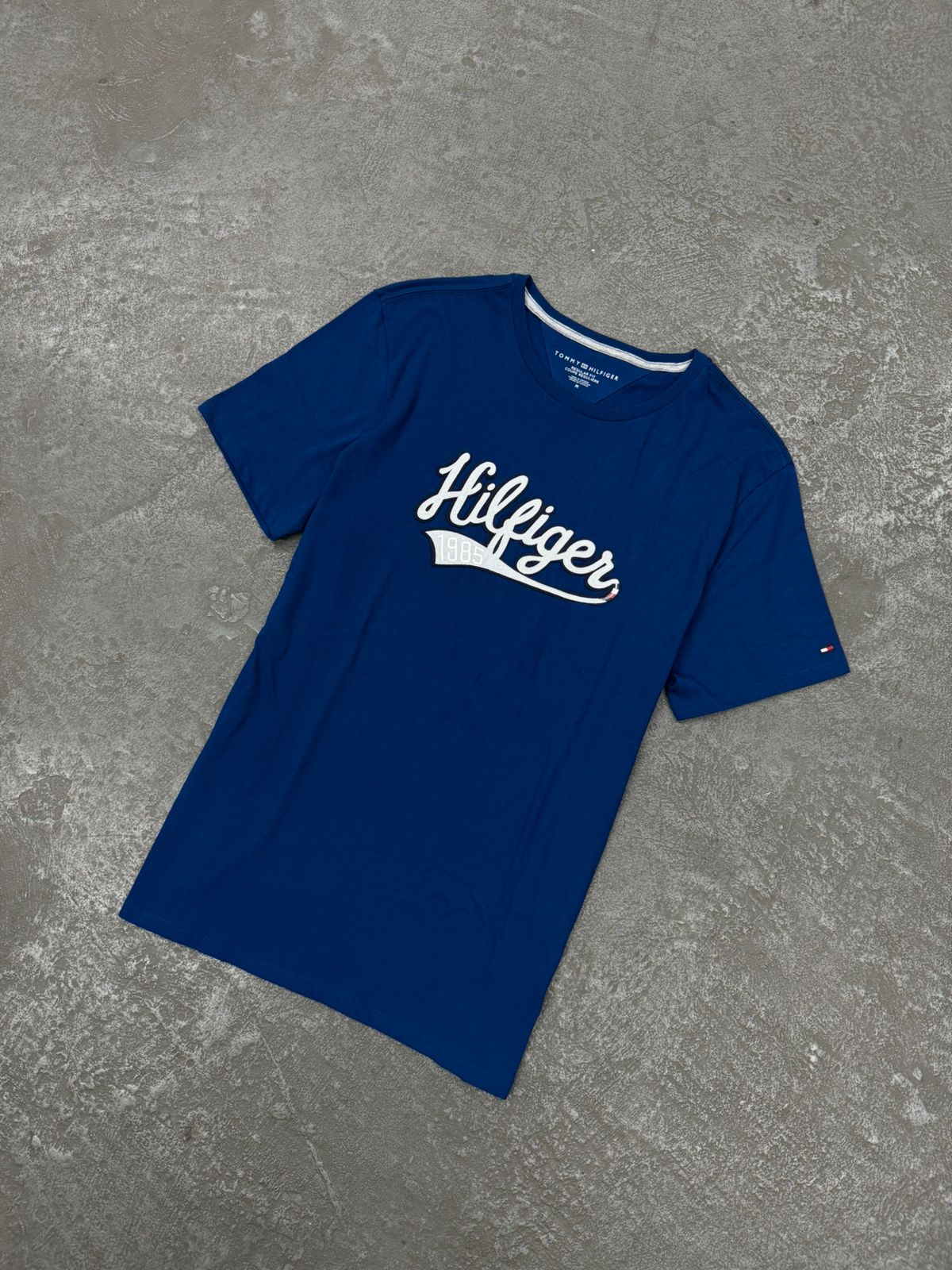 Camiseta 1985 Lettering Regular Fit Tommy Hilfiger