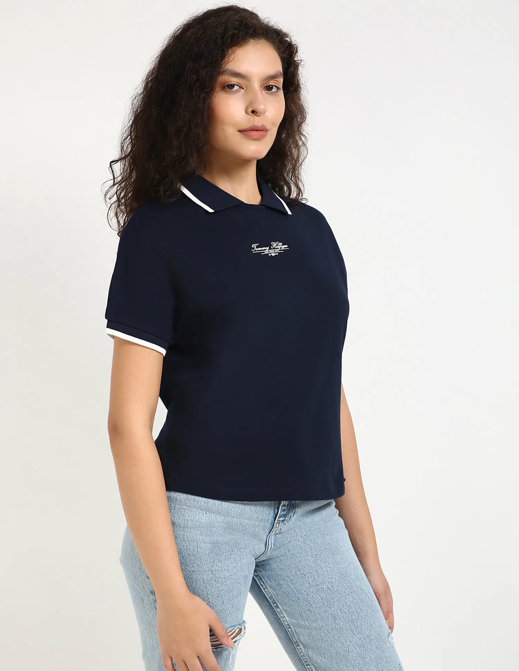Polo Tommy Hilfiger feminina com Gola Diferenciada