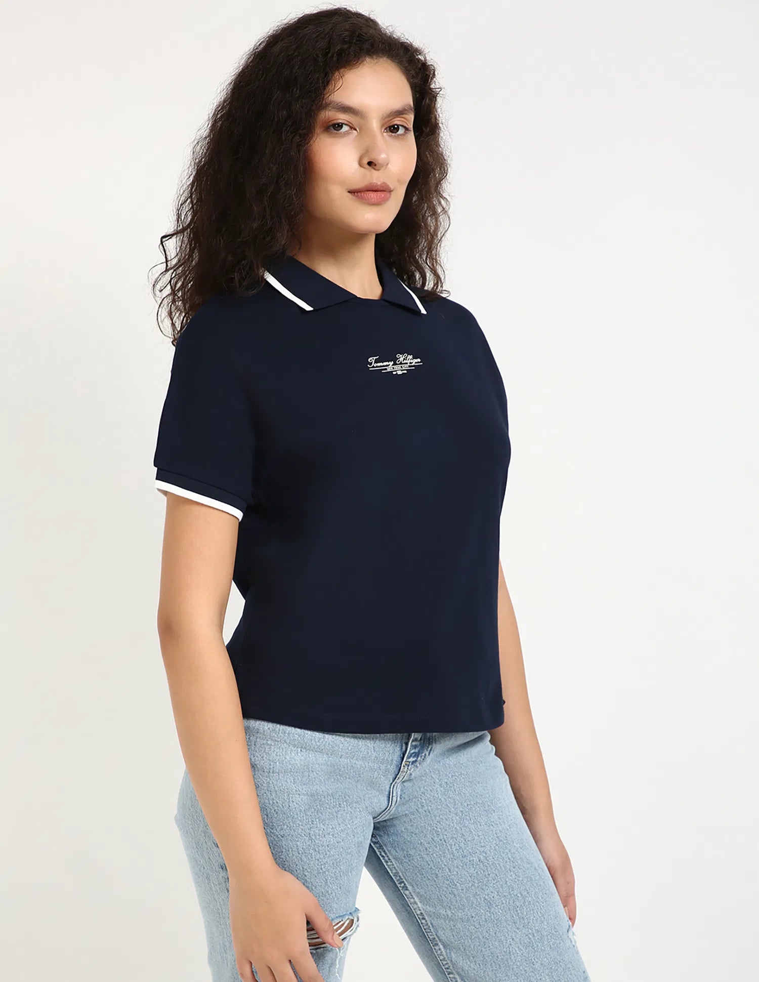 Polo Tommy Hilfiger feminina com Gola Diferenciada