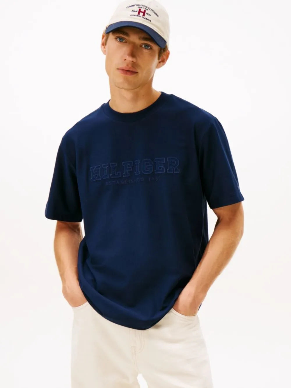 Camiseta Established 1985 Embroidery Relaxed Crew Neck Tommy Hilfiger