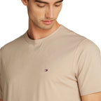 Camiseta Tommy Hilfiger Básica Tech - Bege