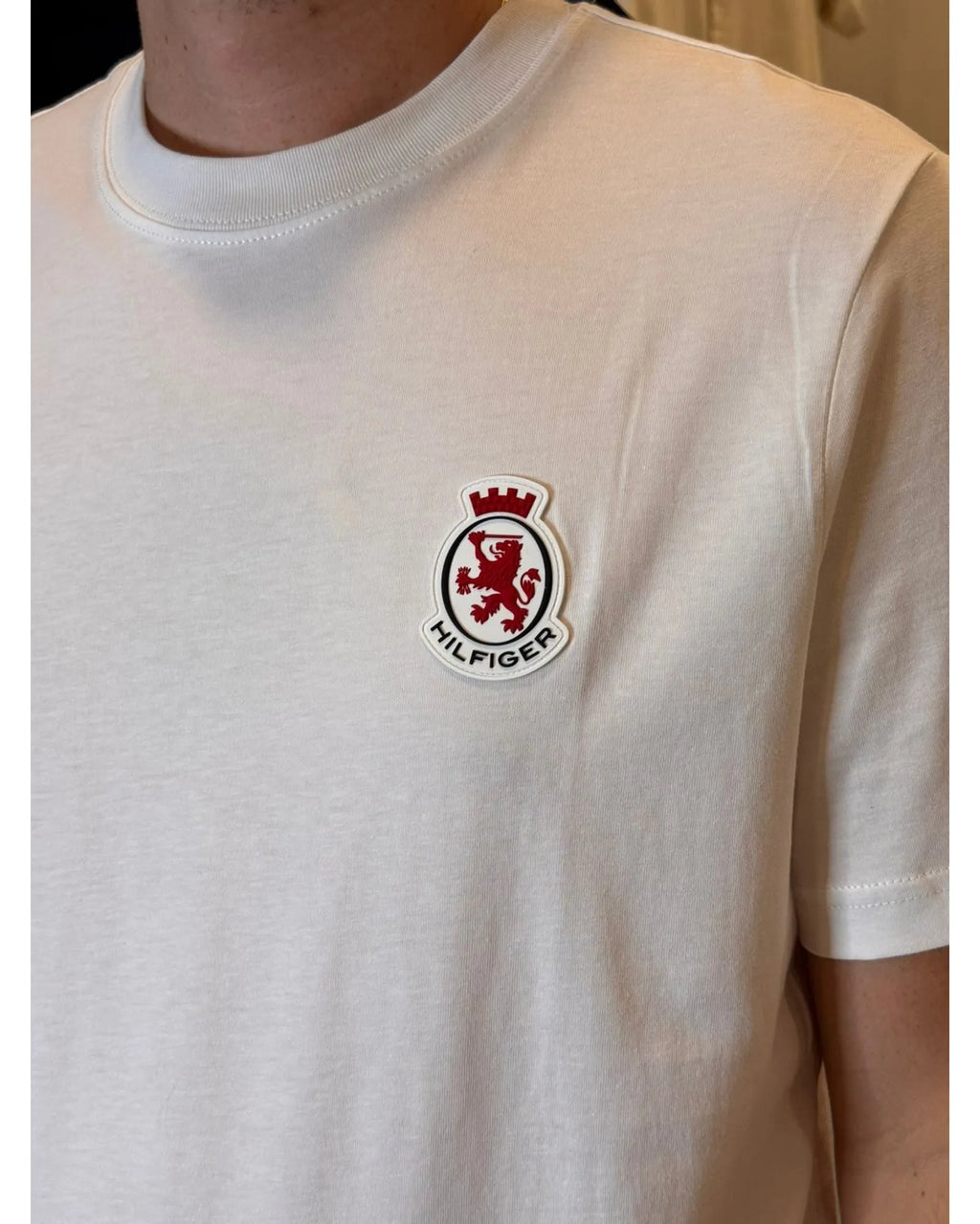Camiseta Red Lion Chest Regular Fit Tommy Hilfiger