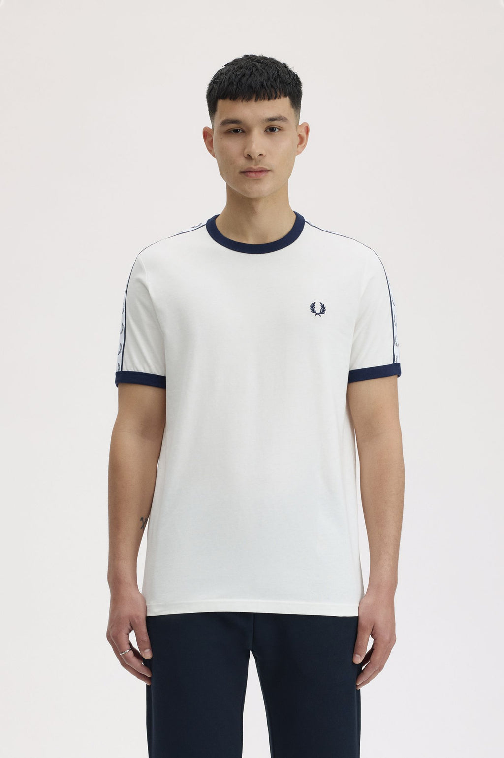 Camiseta Ringer Laurel Wreath Sleeve Band Regular fit Fred Perry