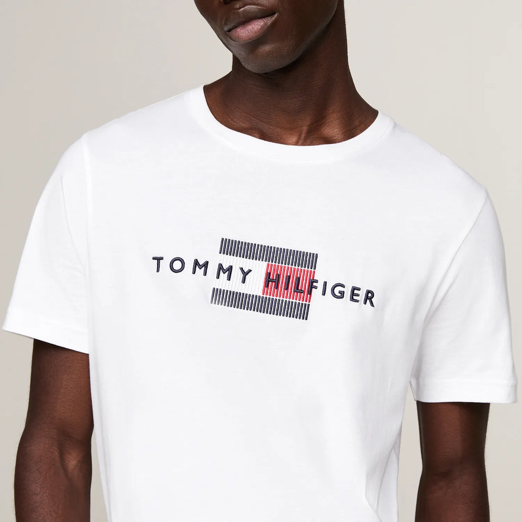 Camiseta Tommy Hilfiger Logo Bandeira Bordado