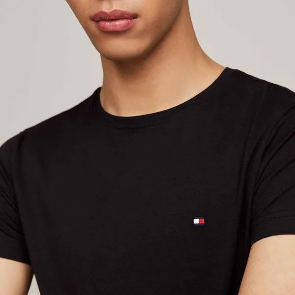 Camiseta Tommy Hilfiger Clássica Preta- Regular