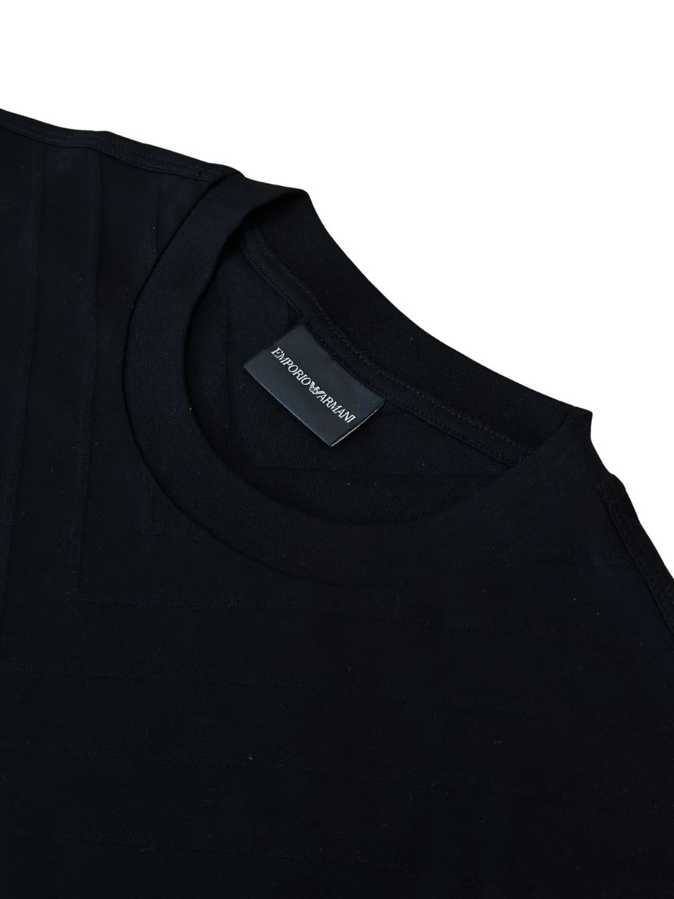 Camiseta Empório Armani Detalhado