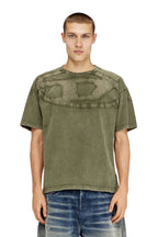 Camiseta de algodão folgada com aplique oval em forma de D.