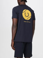 Camiseta Tennis Back Graphic Regular Fit Fred Perry