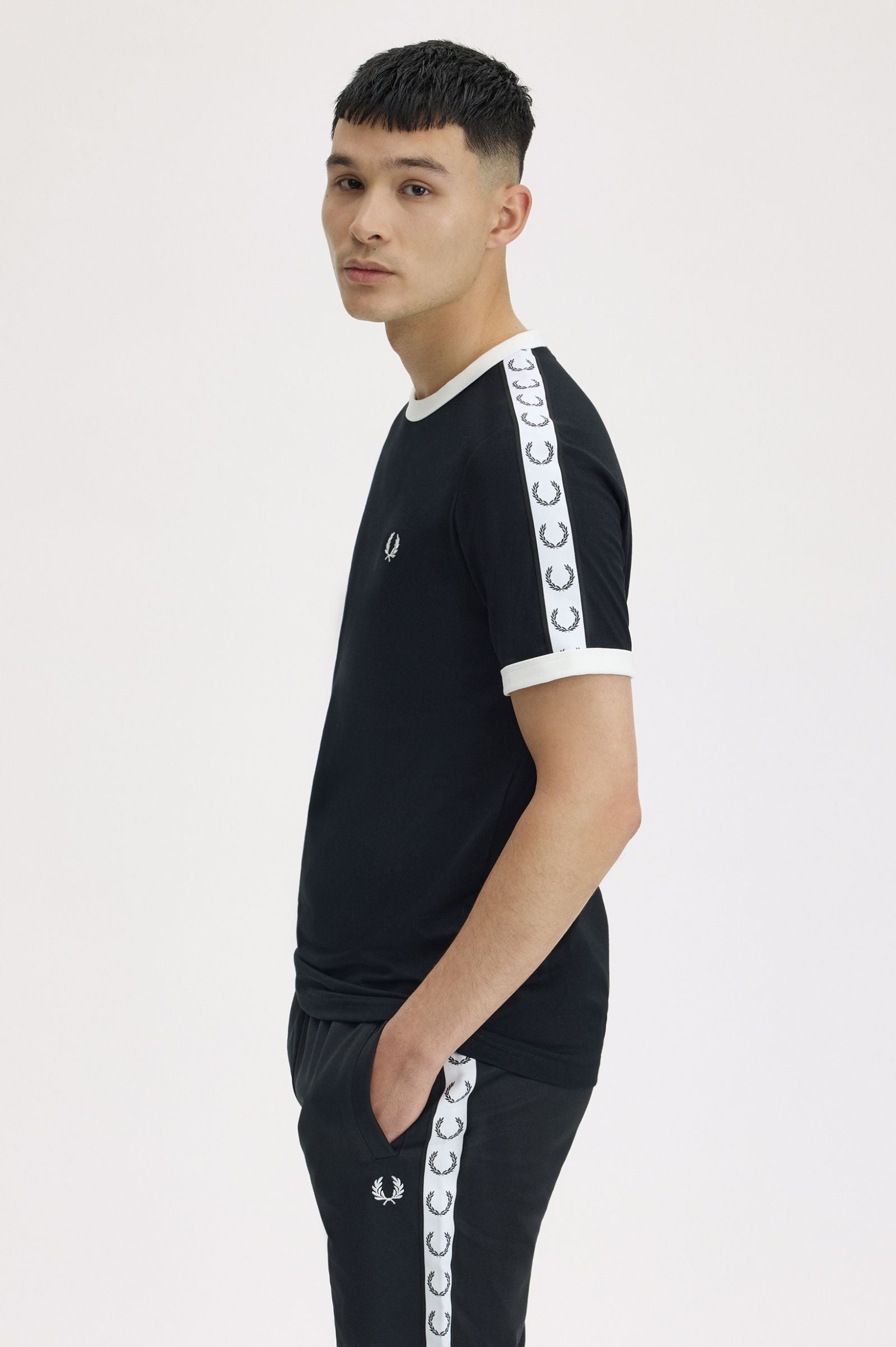 Camiseta Ringer Laurel Wreath Sleeve Band Regular fit Fred Perry